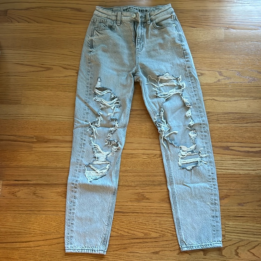 American Eagle Grey Distressed Jeans. Size 00